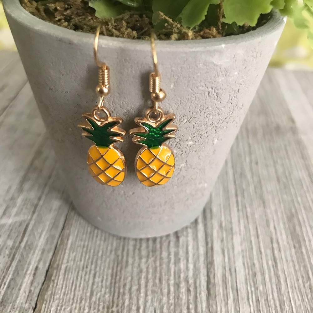 NWT ๐ Pineapple Dangle Earrings - Picture 4 of 5